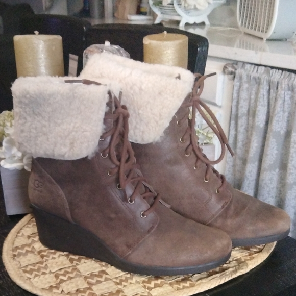UGG WATERPROOF BOOTS WOMEN'S - Picture 1 of 13
